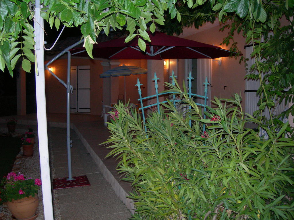 B&B Villa Les Tamaris Régusse Exteriör bild