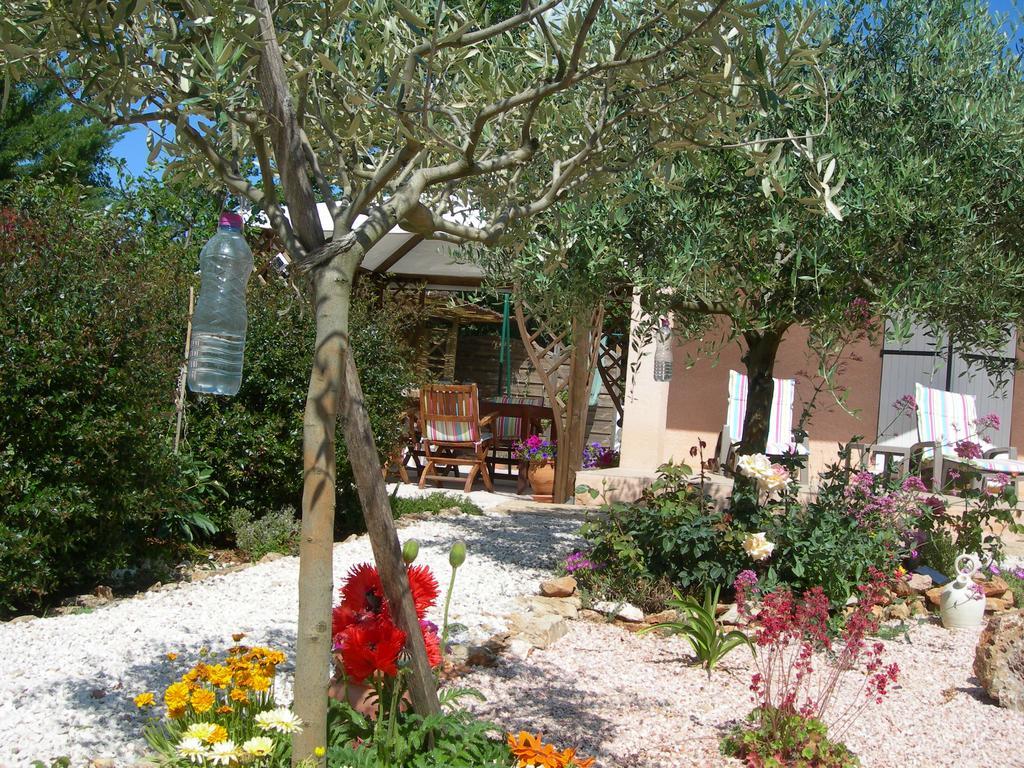 B&B Villa Les Tamaris Régusse Exteriör bild