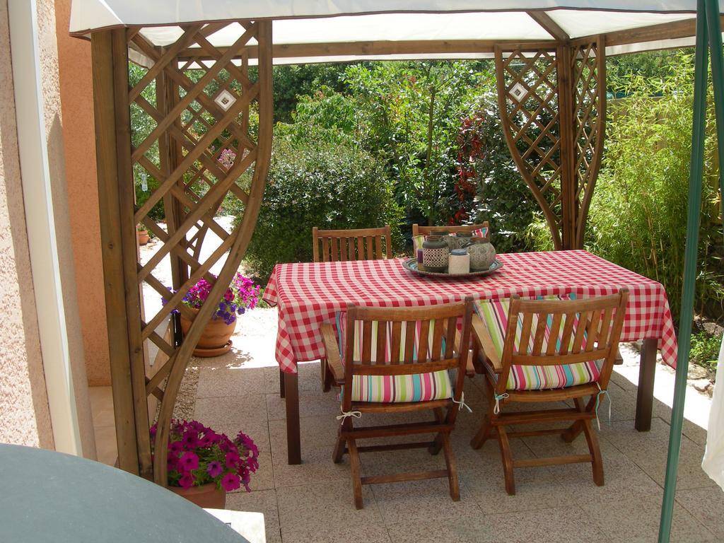 B&B Villa Les Tamaris Régusse Exteriör bild